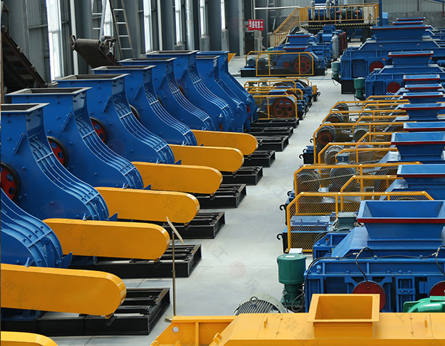 建筑垃圾粉碎總堵機(jī)？雙級(jí)無篩底粉碎機(jī)如何解決這一難題？